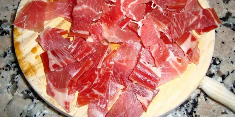 Tall de pernil a la Residència Mas Vell