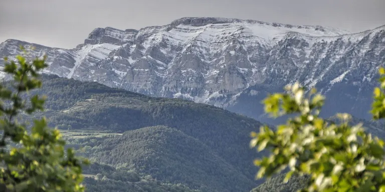 El temporal normalitza les temperatures i retorna la neu als cims del Pirineu