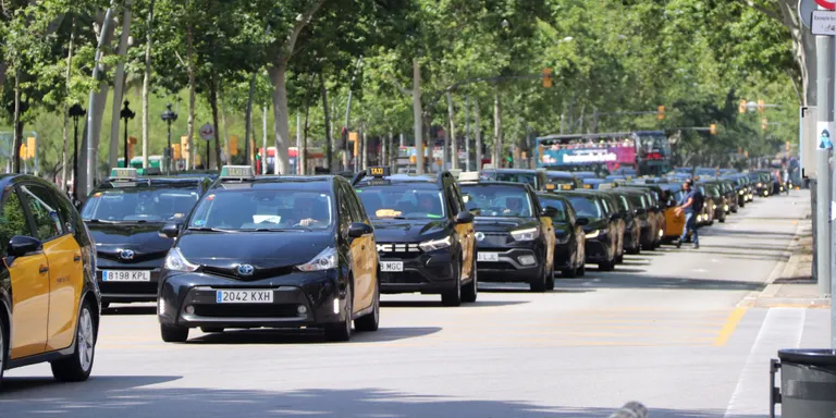 Els taxistes desconvoquen la vaga prevista per aquest dimarts a Barcelona