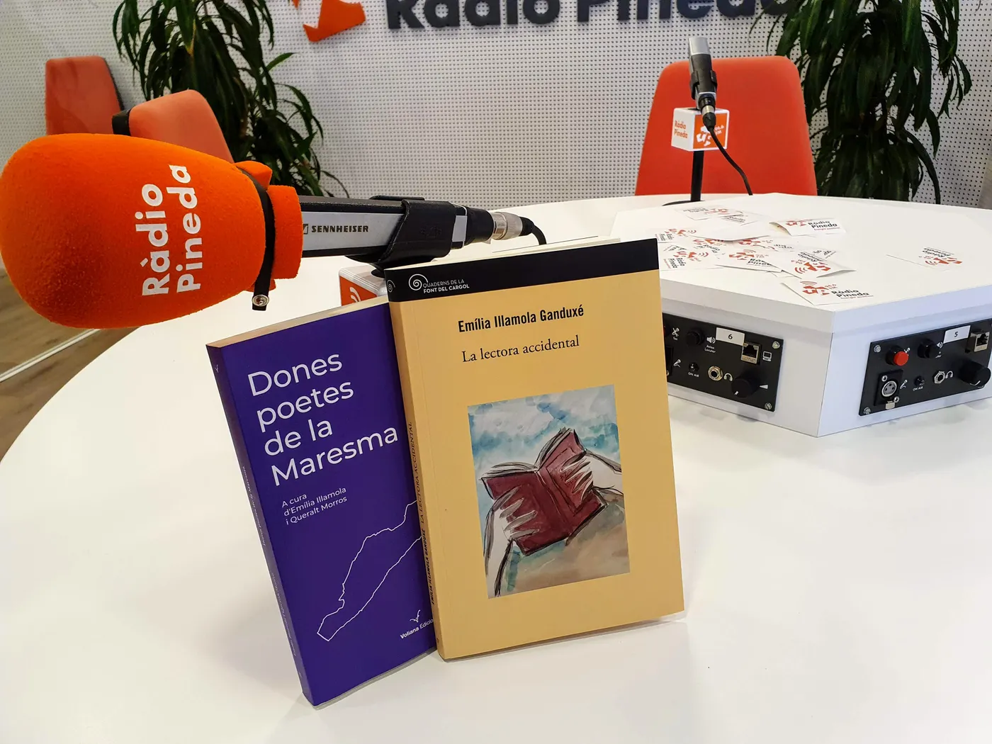L'autora maresmenca Emília Illamola presenta a Ràdio Pineda la seva nova novel·la, La lectora accidental