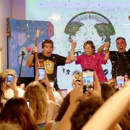 Festa final 1a temporada amb Oscárboles i Aleix Vidal | En Calces 1x35 - episode art