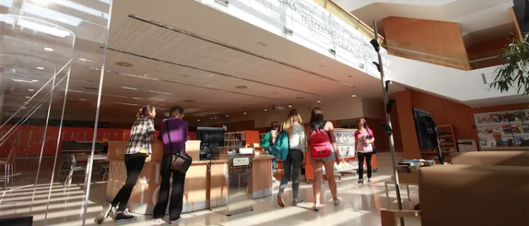 La Biblioteca Carles Cardó avança en la represa ampliant els horaris d’obertura al públic