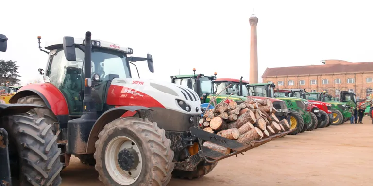 Més de 180 tractors es concentren a Vic: "Estem al límit i creiem que les mobilitzacions seran un punt d'inflexió"