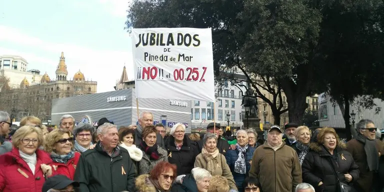Jubilats i pensionistes de Pineda, a la concentració de Barcelona