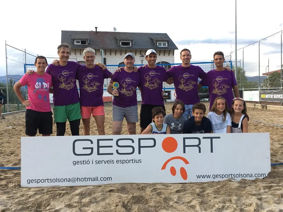 L'equip Volleyboom guanya el torneig Volei Platja 4×4 del Pi