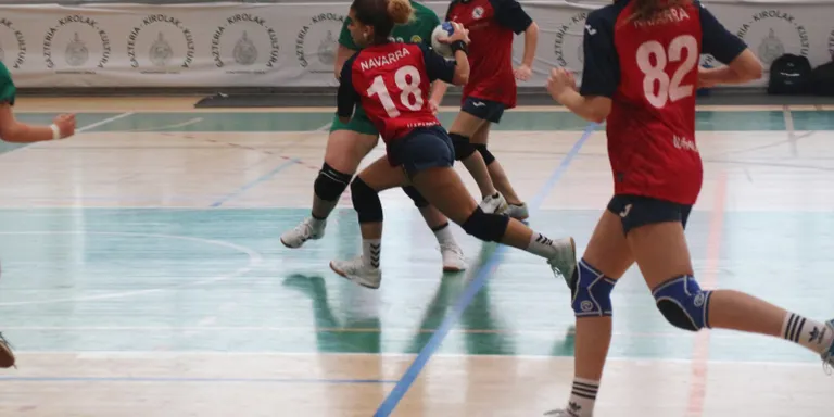 BALONMANO EN ACCIÓN: HONDARRIBIA INSPIRA A LOS CAMPEONES DEL MAÑANA EN EL TORNEO HKT