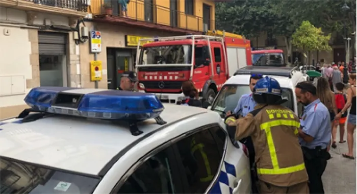 El carrer Ample ha quedat tallat una estona