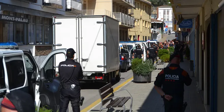 Regidors de Pineda neguen pressions a un hoteler perquè expulsés la policia espanyola desplegada l'1-O