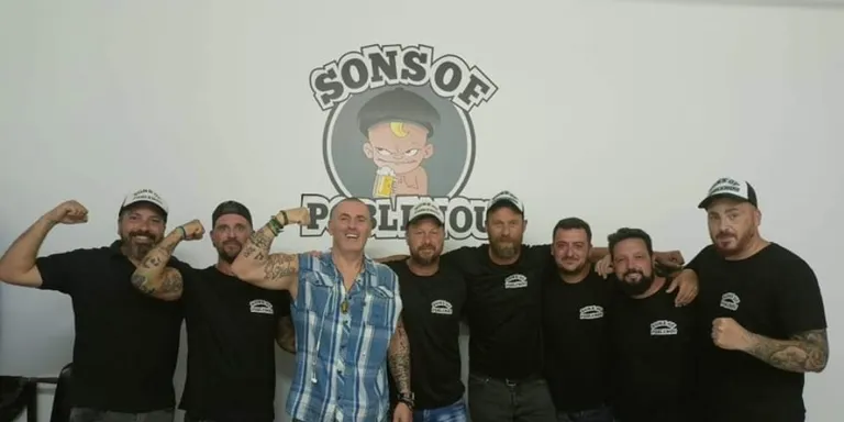 Sons of Poblenou ha fet un donatiu de 2.000 euros de la venda de la samarreta solidaria 'La Feria de mi barrio'