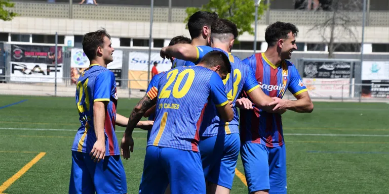 El CF Caldes guanya al Roses i segueix tercer a la classificació de Primera Catalana