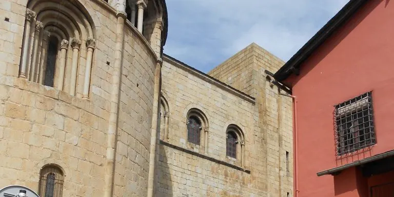 Els padrins de la Seu fan de guies turístics als alumnes urgellencs