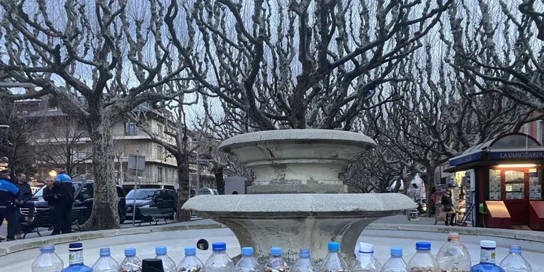 Recollides prop de 7.500 burilles de cigarreta en una hora al centre de la Seu d'Urgell