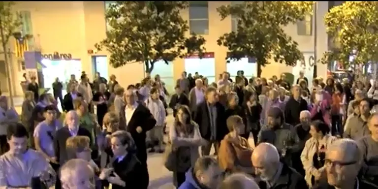 Centenars de rubinencs es concentren per donar suport a Mas, Rigau i Ortega