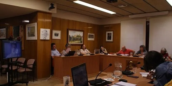 Les desavinences entorn de la gestió de la platja tornen a aflorar al plenari