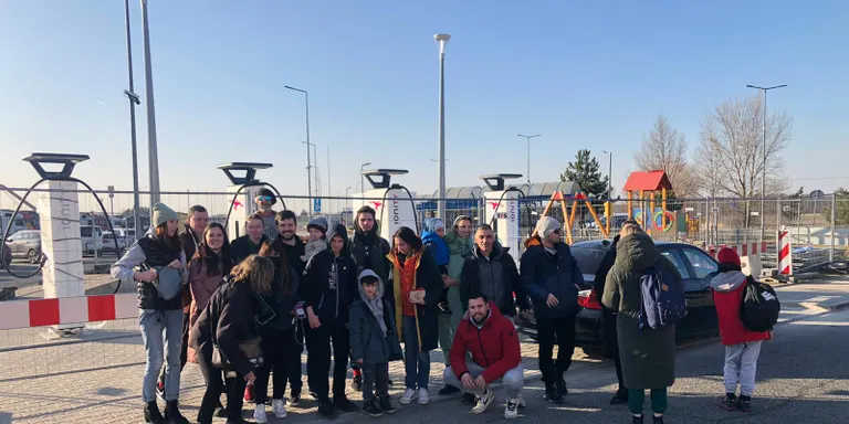 La comitiva arenyenca que ha anat a la frontera d'Ucraïna ja es troba camí d'Arenys