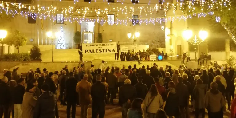 250 persones es manifesten a Torredembarra en suport al poble palestí