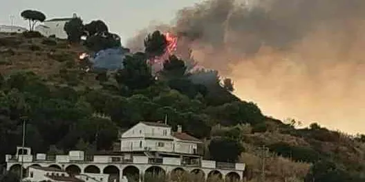 Un llamp provoca un incendi forestal al Turó de la Mare de Déu de Gràcia