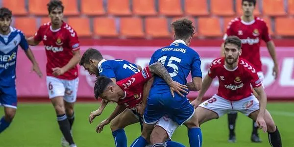 El Nàstic suma un punt estèril davant el Badalona amb nova polèmica arbitral (0-0)