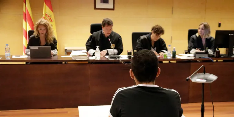 Jutgen un acusat que s'enfronta a 6 anys de presó per abusar de la seva cunyada d'11 mentre dormia a Anglès