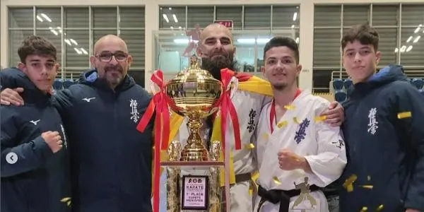 Izan Escarabajal i Sergio Jiménez es pengen la medalla de bronze en el 19è Campionat d’Europa i Copa Europea de Karate Kyokushin