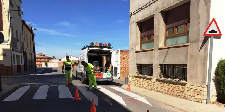 Finalitzen les tasques de manteniment i nova senyalització viària