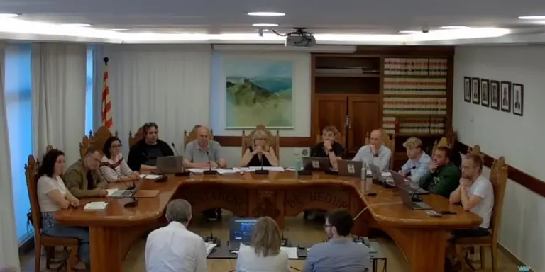 Begur aprova el pla econòmic i financer pel 2025-2026 durant el ple municipal del mes de maig