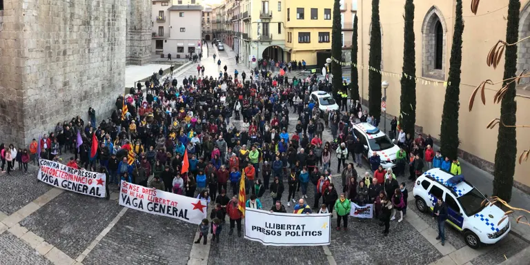 La vaga general finalitza amb una protesta a la plaça dels Oms