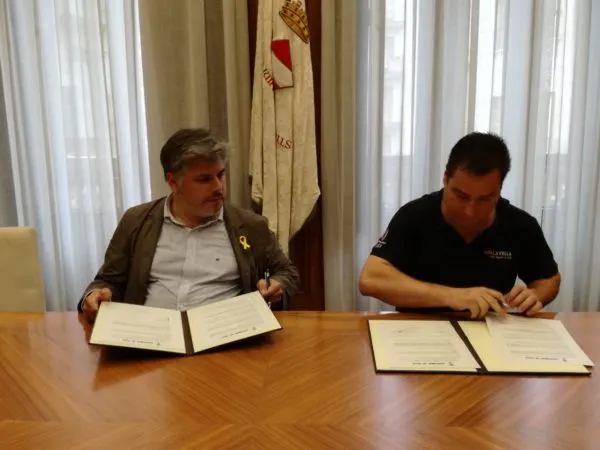 Les colles castelleres de Valls signen el conveni per la seva participació a l’Smithsonian Festival