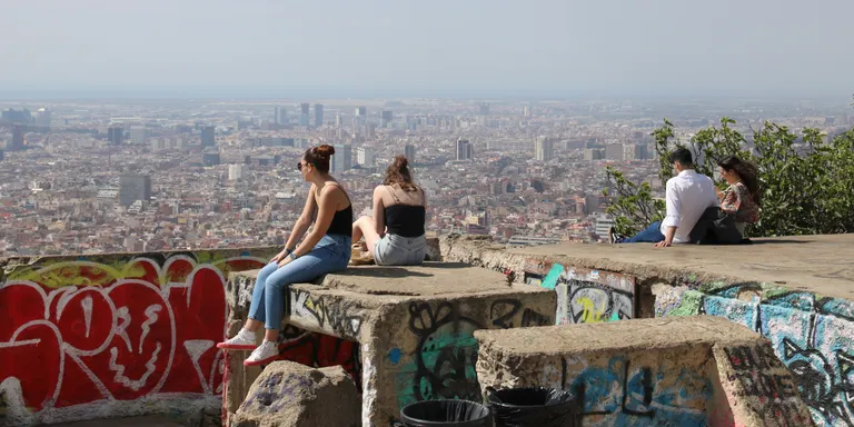 Veïns del Turó de la Rovira denuncien que els botellots als búnquers continuen repetint-se "pràcticament a diari"