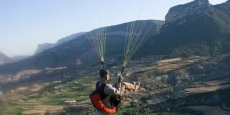 Organyà viu la sisena edició del festival de parapent Enganxa't