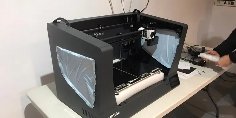 Impressora 3D en menys de 12 hores. Èxit de la crida solidària de tres entitats d'Almenar.