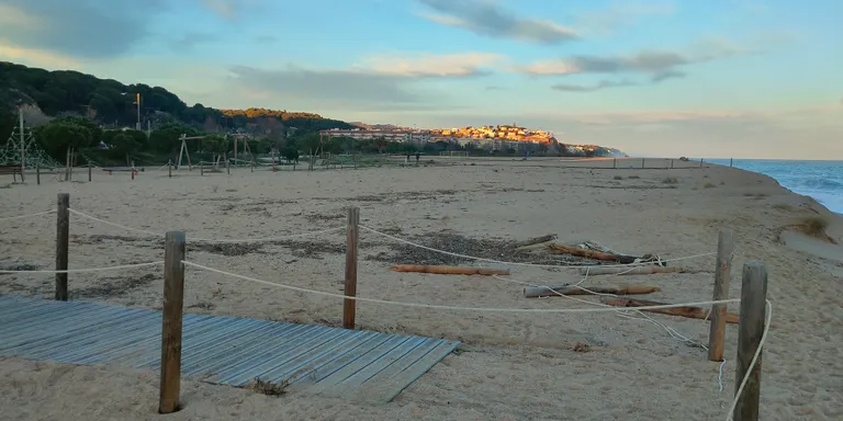 Arenys de Mar vol tenir a punt les platges per Setmana Santa