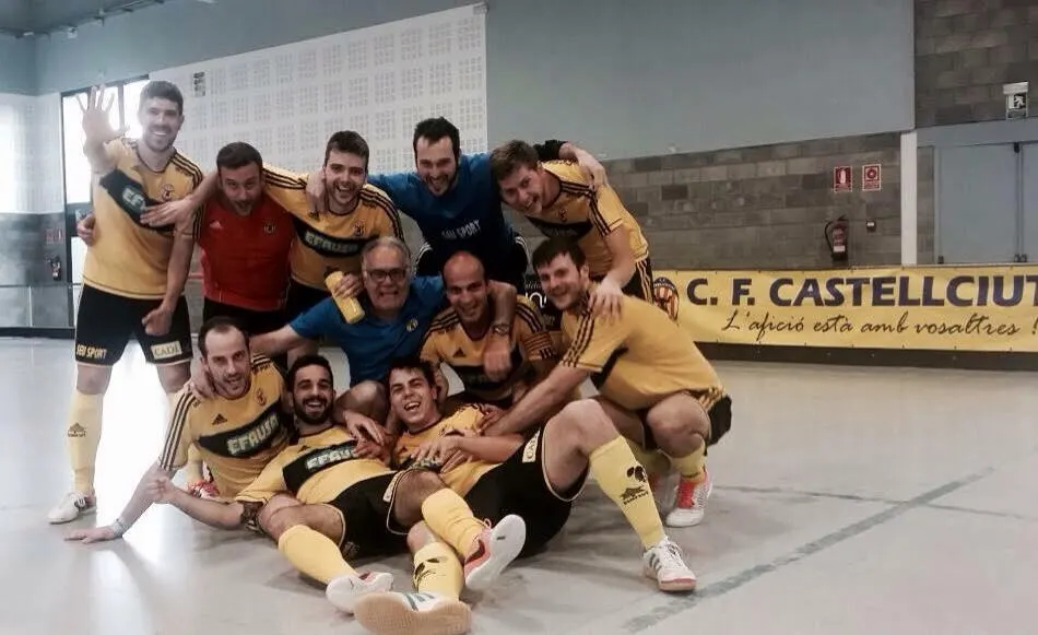 El CF Castellciutat celebra l'ascens a Primera Catalana i el títol de campió de grup