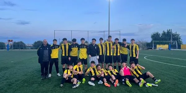El Juvenil ‘A’ del CE Altafulla gairebé obra el miracle davant la Floresta amb deu jugadors (4-2)