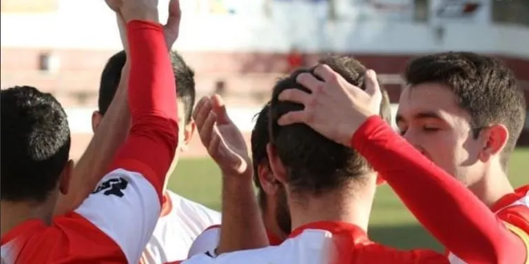 El Futbol Club Pirineus completa la primera volta amb una victòria amb el Bellcairenc (1-6)