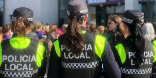 La Policia de Cambrils deté un home a la plaça de la Vila per agredir la seva parella