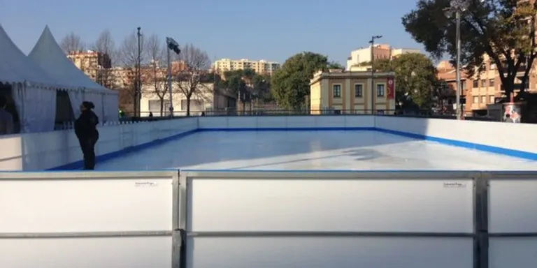 La pista de gel repeteix a la pla\xe7a de la Nova Estaci\xf3