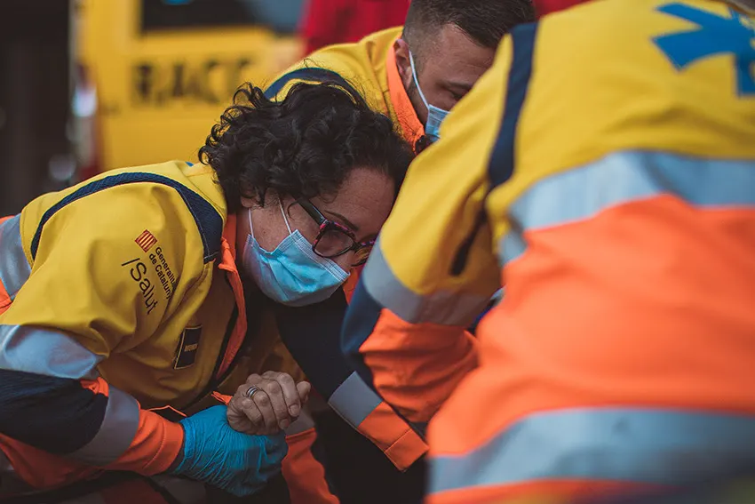 Davant la mínima sospita de patir un ictus cal trucar immediatament el 112