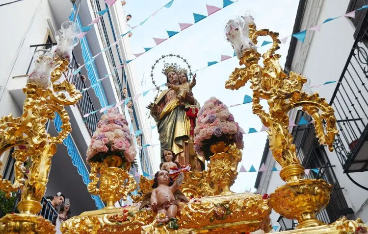 Diferentes iniciativas de la asociación de María Auxiliadora para afrontar el mes de mayo