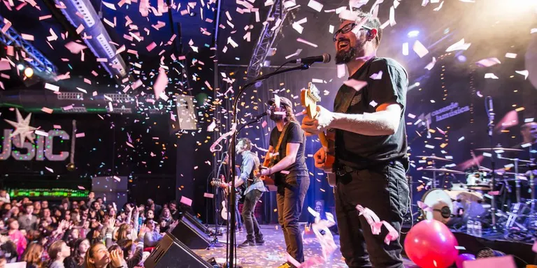 Música rock per a pares i els fills menuts amb el concert de 'Xics and Roll Band' a l'Espai Sant Jordi