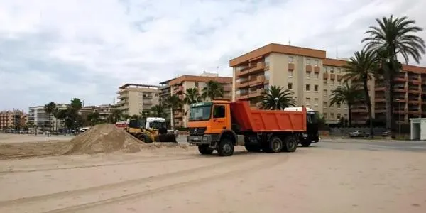 L’alcalde de Torredembarra, Vale Pino, proposa parlar de les extraccions de sorra quan acabi l’estiu
