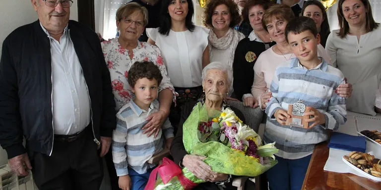 La padrina urgellenca Maria Navinés Erola rep la Medalla Centenària de la Generalitat