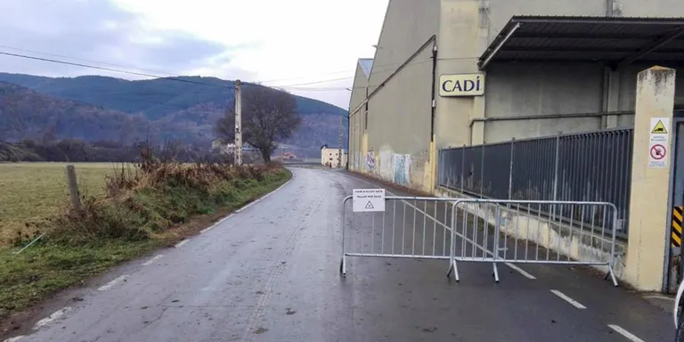 Escampen potassa al camí d'Arfa per la presència de gel