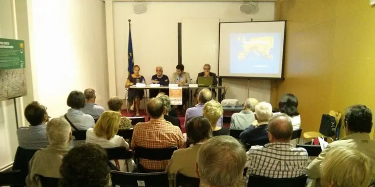 Una trentena de persones assisteixen al debat sobre el futur de la Unió Europea