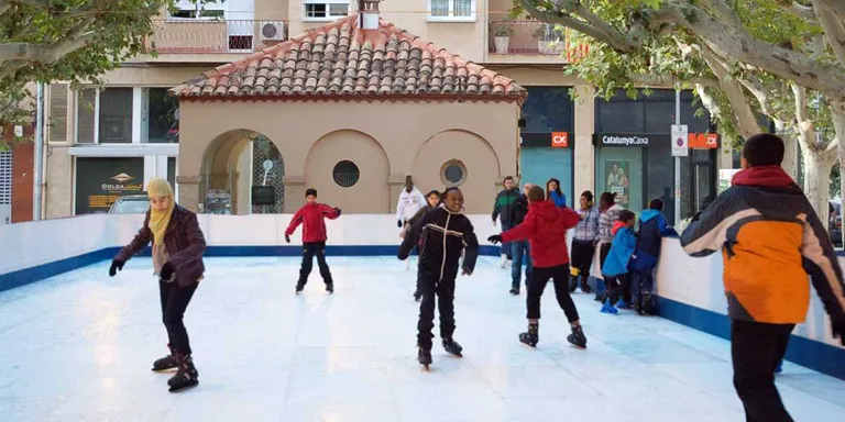 Agramunt instal•la una pista de patinatge durant el Nadal