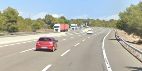Un menor mor en un accident de trànsit a l’AP-7 a Roda de Berà