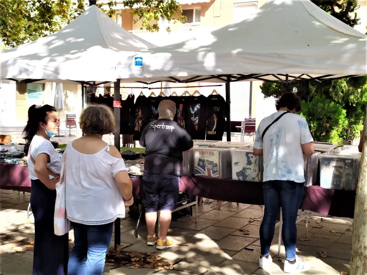 Arrenca la FM de la Mare de Déu del Camí amb la Fira del Disc, el Festival Pròleg i sardanes