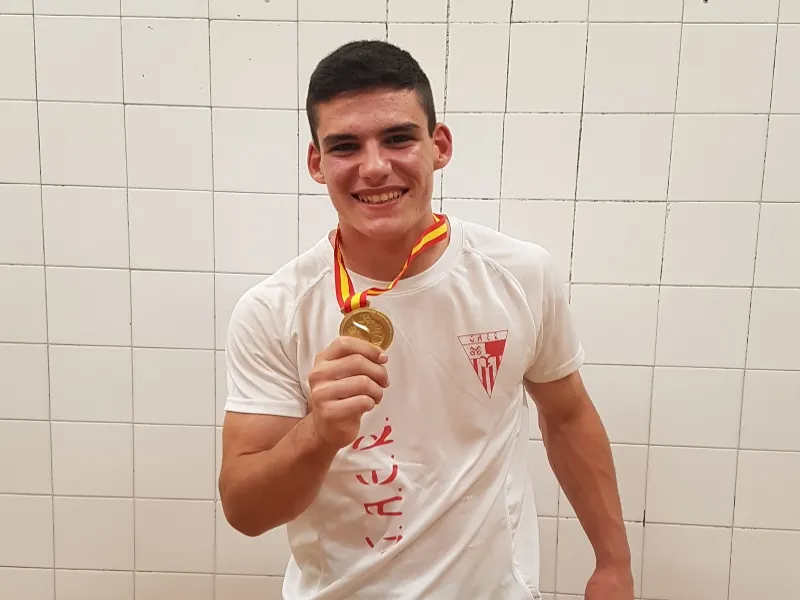 El gimnasta del GAER, Albert Felez, campió d’Espanya en paral·leles