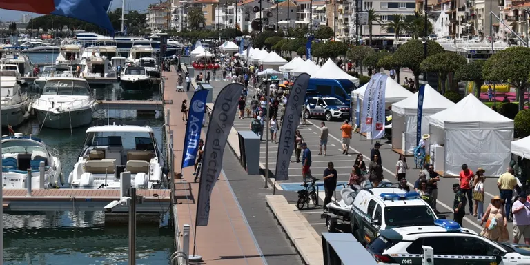 La Fira Marítima de Cambrils aplega milers de visitants al port de Cambrils