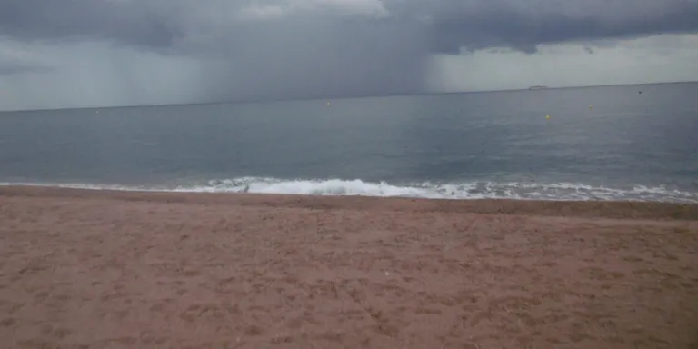 Tarda de divendres amb pluja i cap de setmana de sol